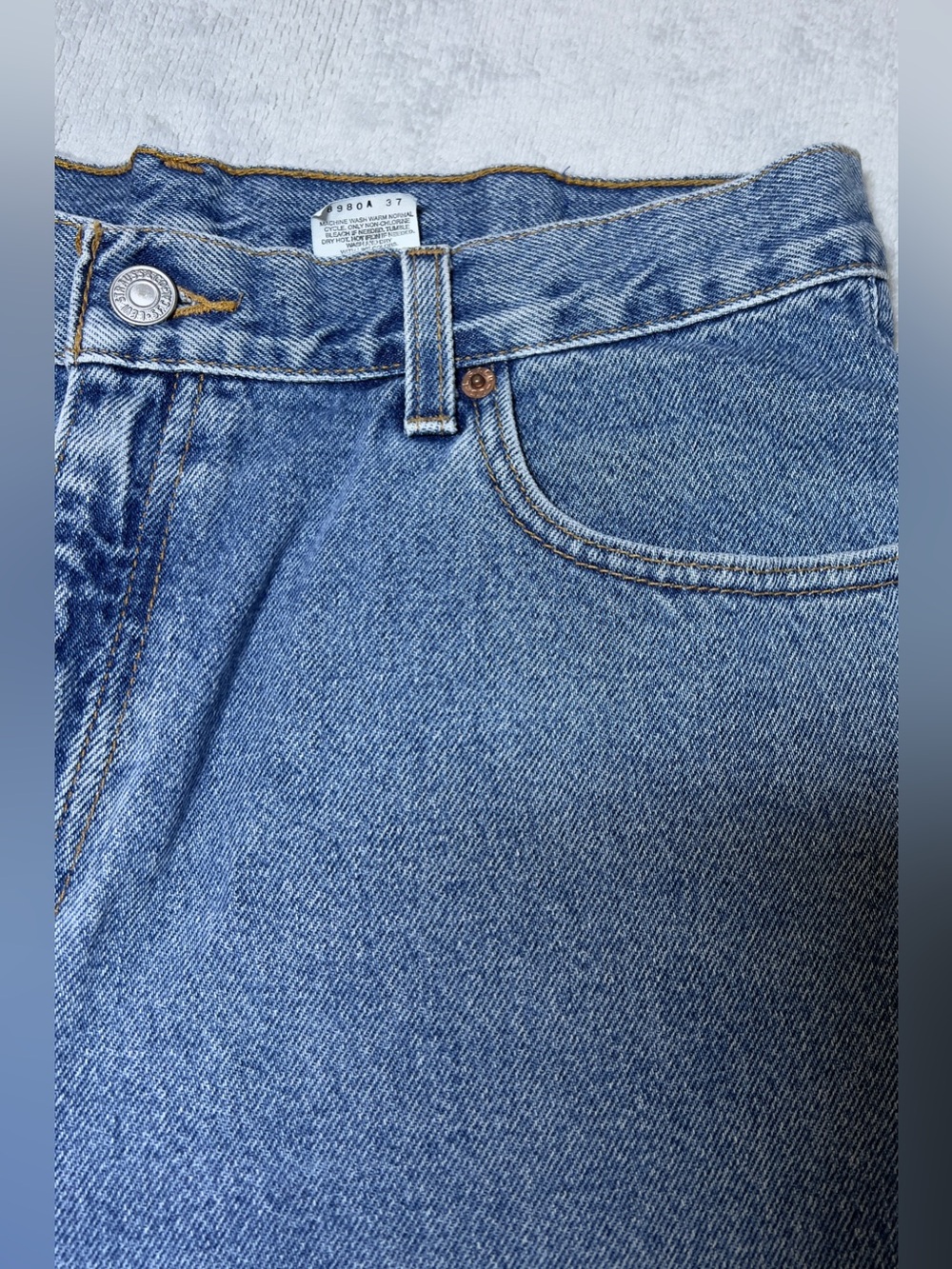 Levi’s Classic High-Waist Blue Denim Shorts - Picture 9 of 11